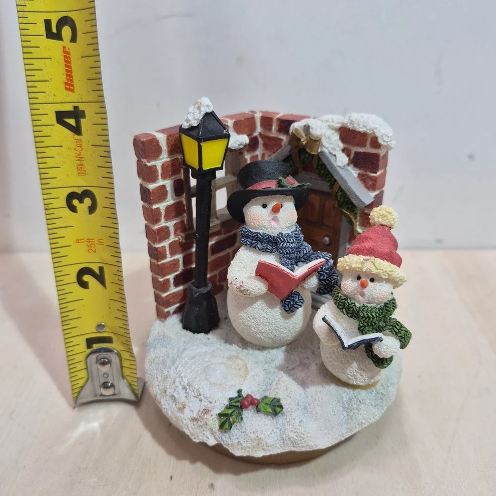Home Interiors Caroling Snowmen Figurine Christmas Winter Decor Brick Wall Lamp